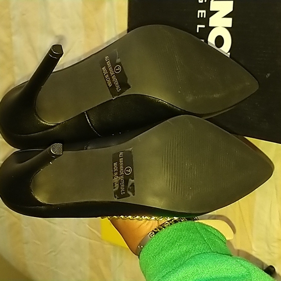 Fashion Nova pumps brand new the box I do not have size 7 - Picture 3 of 4